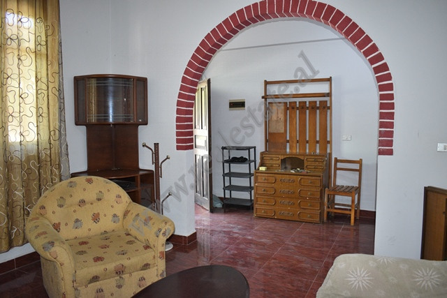 Two&nbsp;bedroom apartment for rent on Ali Riza Kolonja street, between Zogu I Zi and Ish Fusha e Av
